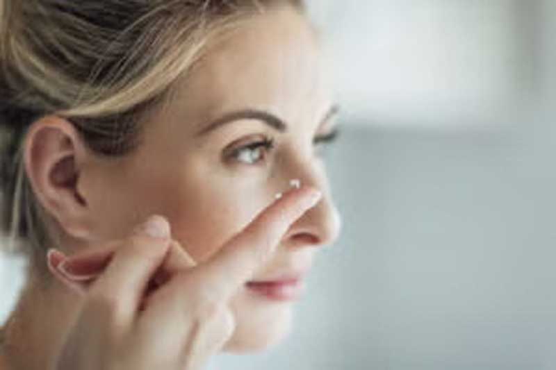 girl wearing lens