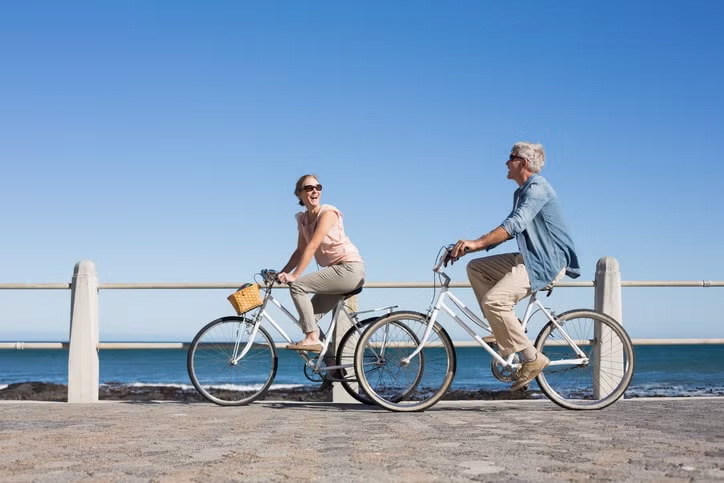 Couple riding cycle